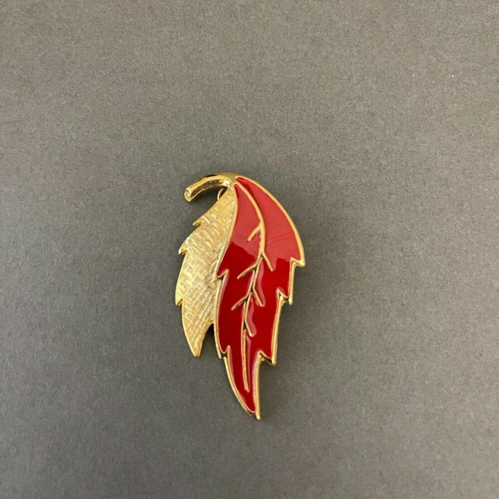 Gold-tone Red Leaf Women's Fashion Pendant NWOT